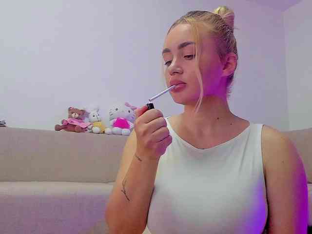 cuteblondiex webcam