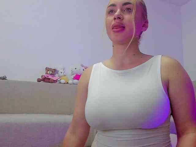 cuteblondiex