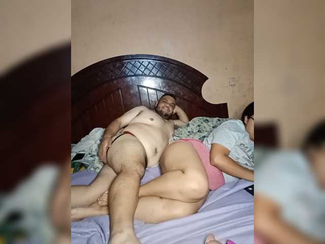 Parejagorditos live cam on BongaCams