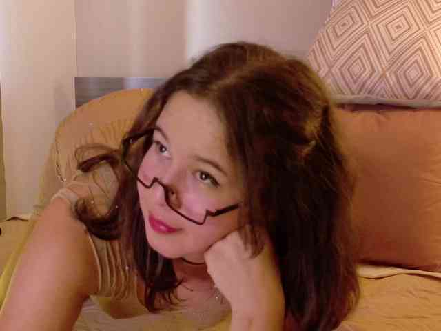 AnnieLoutie webcam