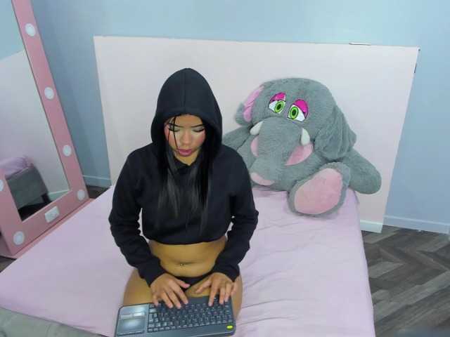 Michelle-Vixen live cam on BongaCams