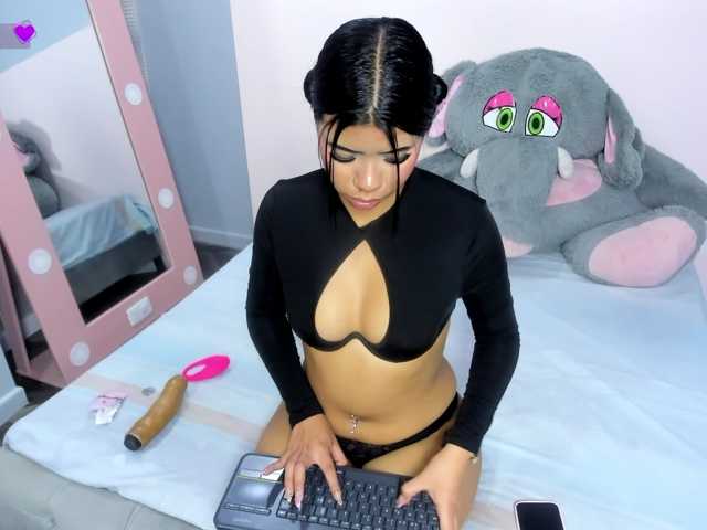 Michelle-Vixen live cam on BongaCams