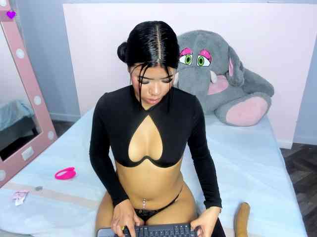Michelle-Vixen webcam
