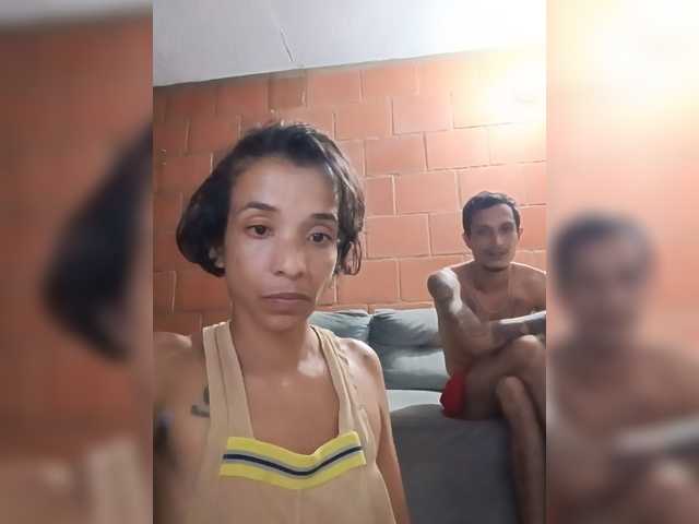 le modèle Junioryteresa est en webcam porno dans un show sur le site bongacams, il possède les tags suivants: Latino/Hispanic,Brunette,Shaved