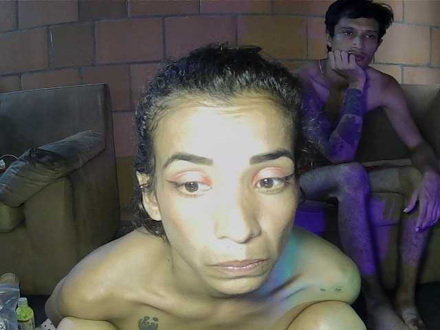 le modèle Junioryteresa est en webcam porno dans un show sur le site bongacams, il possède les tags suivants: Latino/Hispanic,Brunette,Shaved