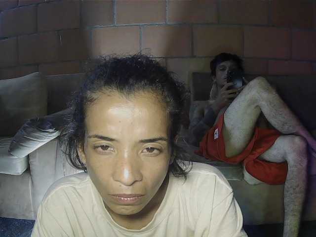 le modèle Junioryteresa est en webcam porno dans un show sur le site bongacams, il possède les tags suivants: Latino/Hispanic,Brunette,Shaved