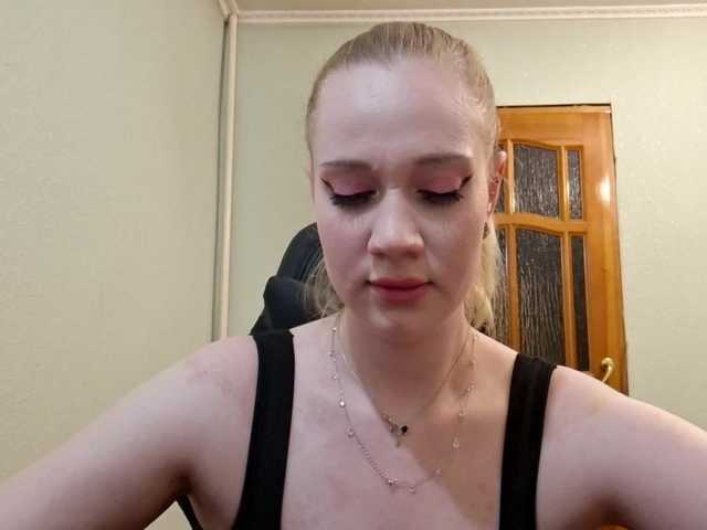 linafinay live cam on