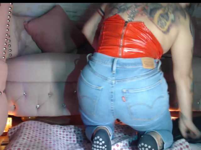 AdeleGreyhot, en vivo ahora en BongaCams