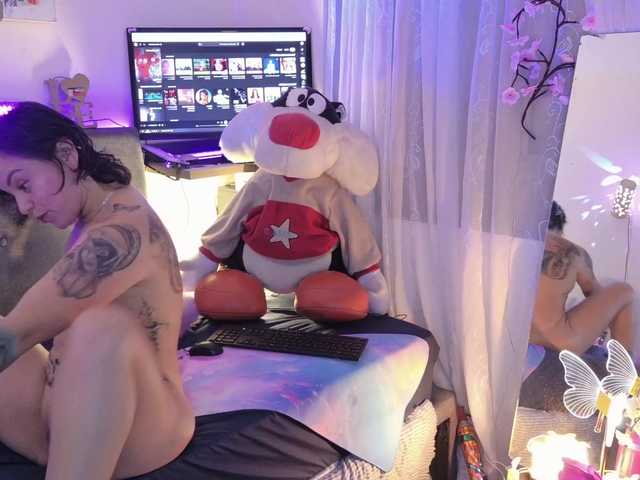 AdeleGreyhot live cam on BongaCams