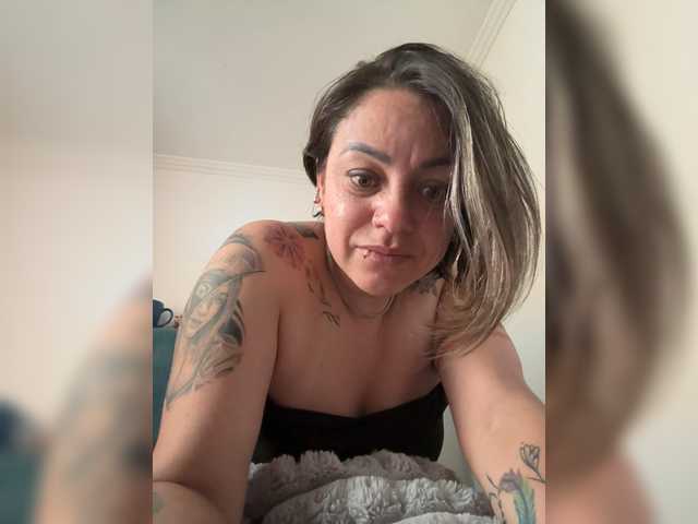AdeleGreyhot live webcam show