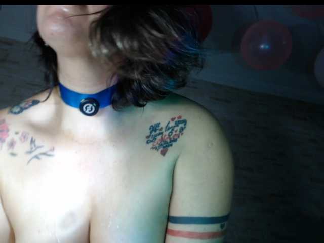 AdeleGreyhot, en directo ahora en BongaCams