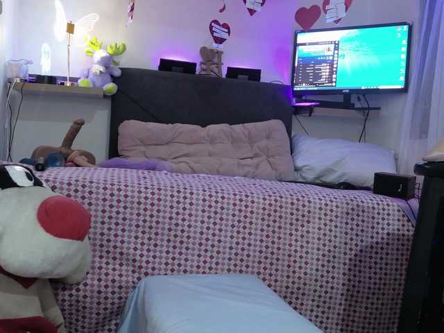 AdeleGreyhot live cam preview