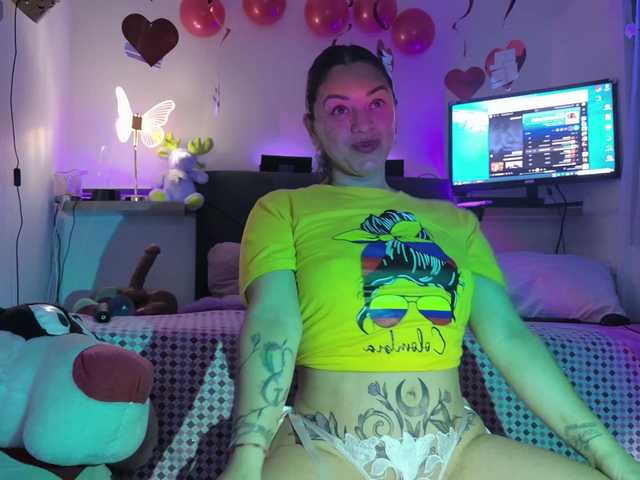 AdeleGreyhot live cam preview
