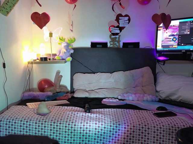 AdeleGreyhot live cam on BongaCams