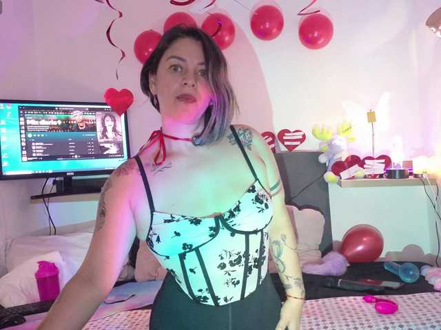 AdeleGreyhot live cam preview