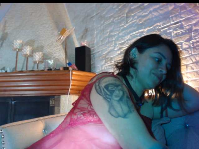 AdeleGreyhot live cam preview
