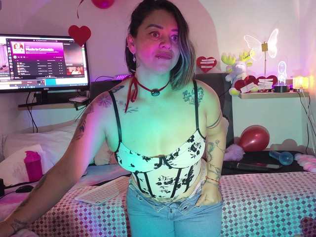 AdeleGreyhot live cam on BongaCams