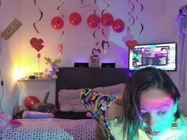 AdeleGreyhot live cam on BongaCams