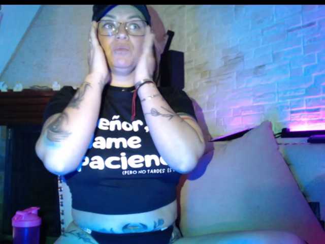 AdeleGreyhot, live now on BongaCams