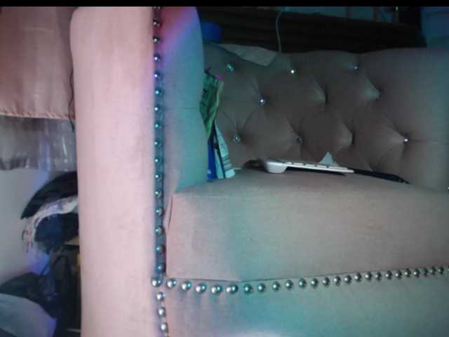 AdeleGreyhot, en vivo ahora en BongaCams