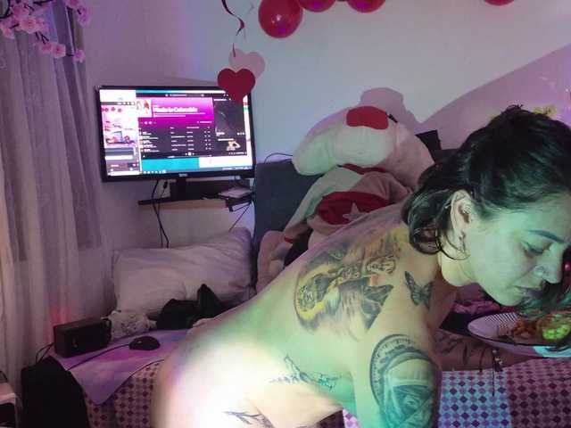 AdeleGreyhot live cam on BongaCams