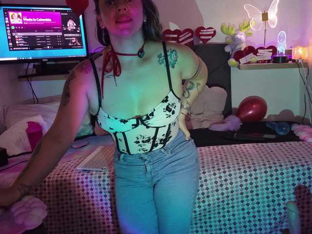 AdeleGreyhot live cam preview
