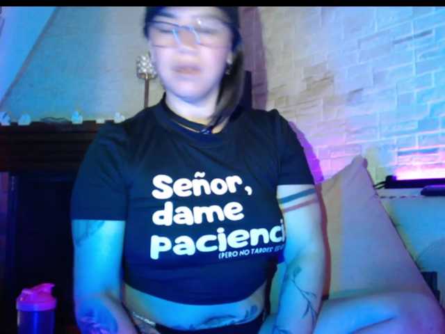 AdeleGreyhot, live now on BongaCams
