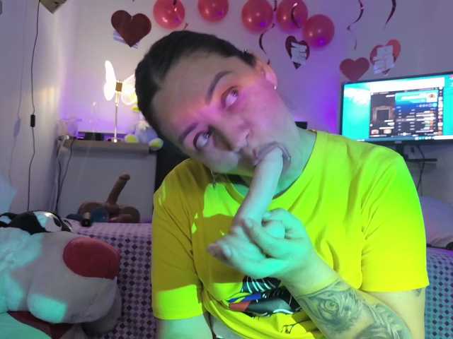 AdeleGreyhot live cam on BongaCams