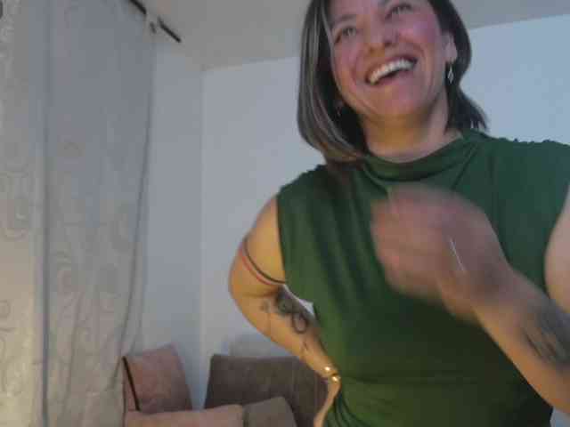 AdeleGreyhot webcam