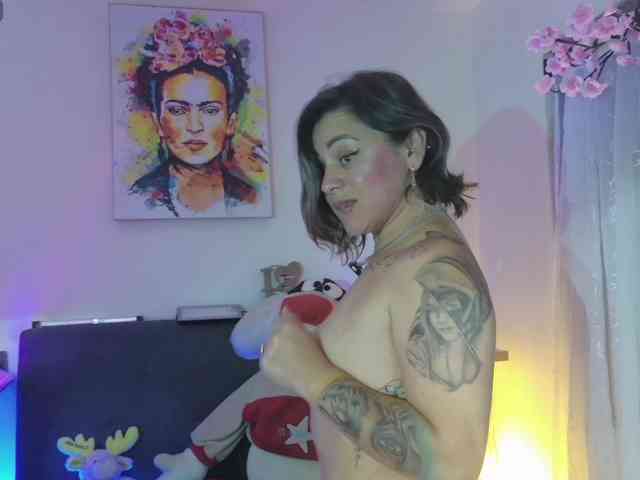AdeleGreyhot webcam