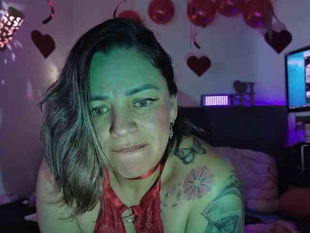AdeleGreyhot webcam