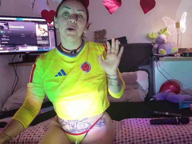 Modelo: AdeleGreyhot
