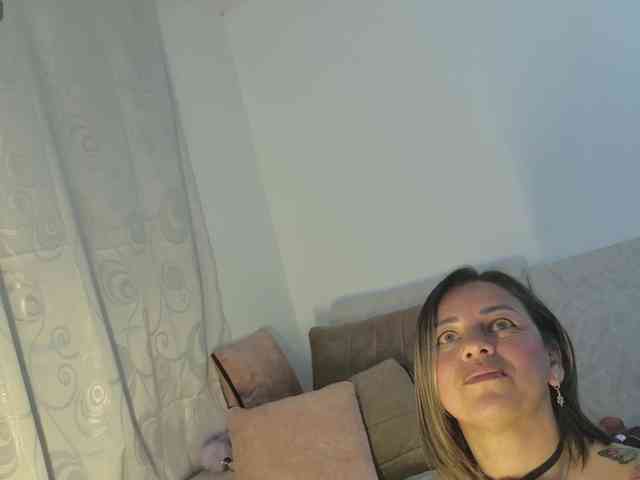 AdeleGreyhot webcam