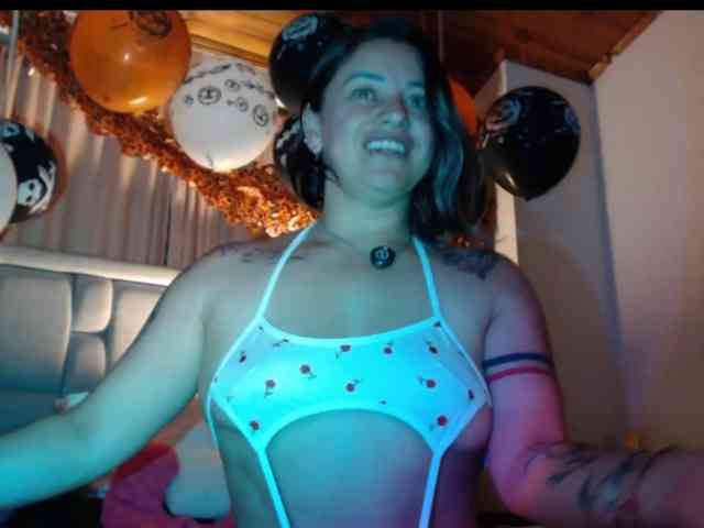 AdeleGreyhot webcam