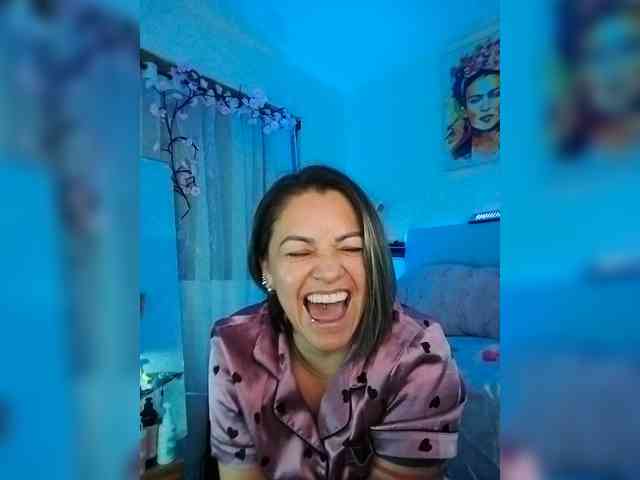 AdeleGreyhot webcam