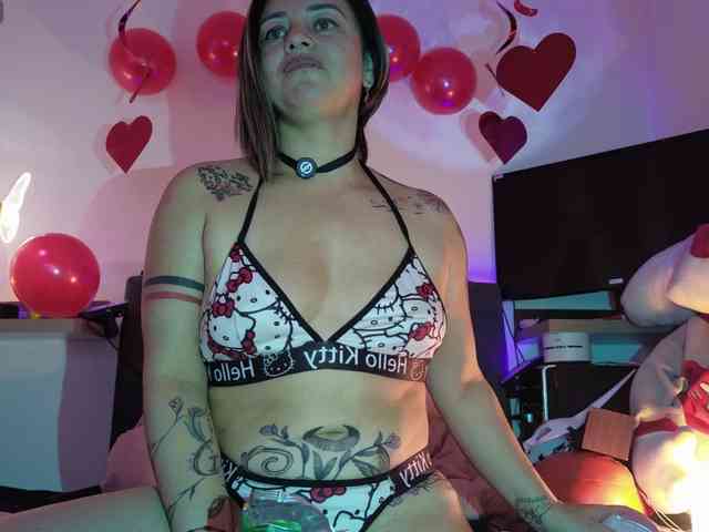 Modelo: AdeleGreyhot
