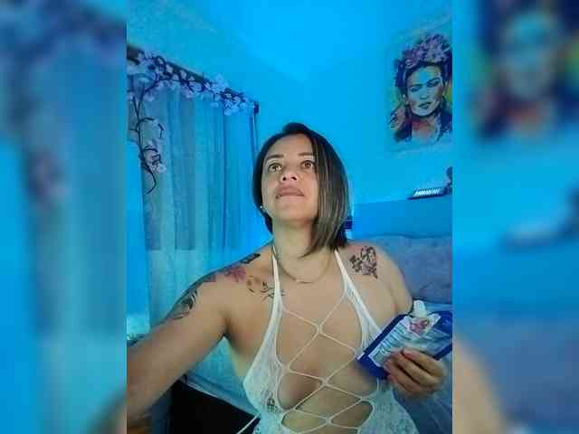 AdeleGreyhot AdeleGreyhot