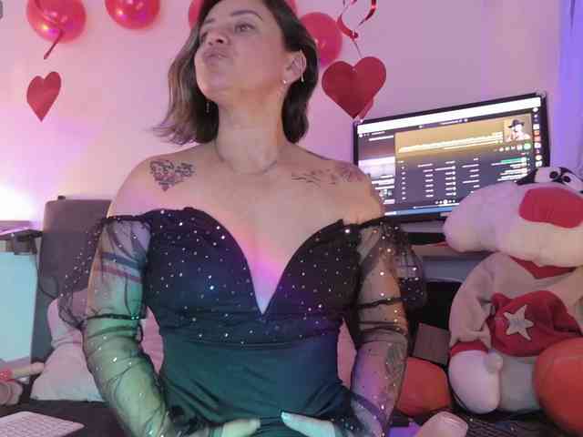 Modelo: AdeleGreyhot