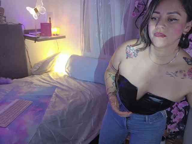 AdeleGreyhot webcam