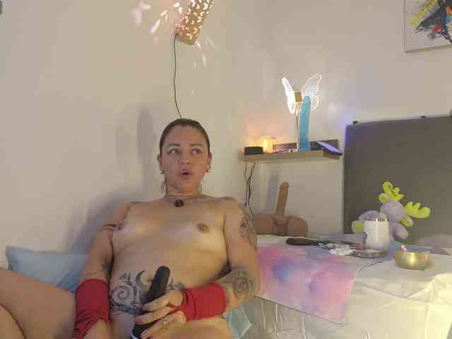 AdeleGreyhot webcam