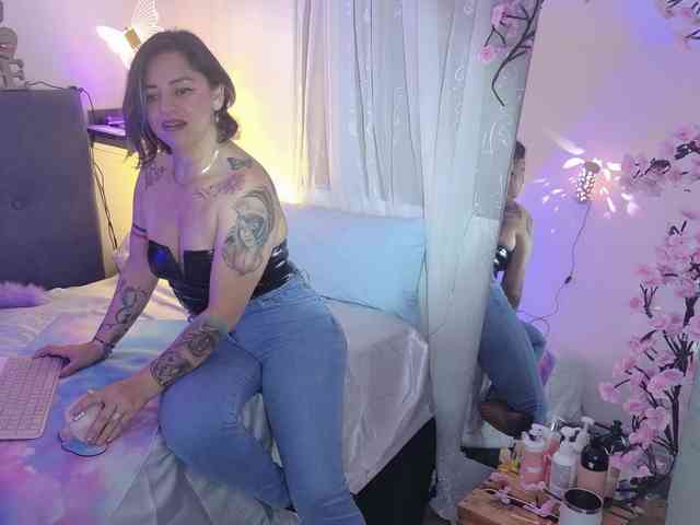 AdeleGreyhot webcam