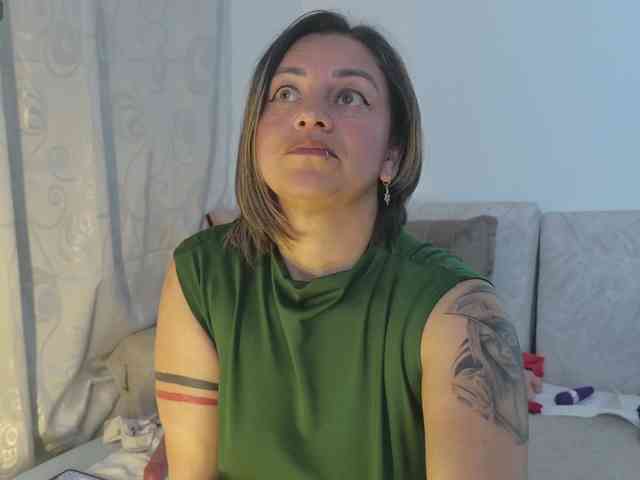 AdeleGreyhot webcam