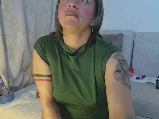 AdeleGreyhot webcam