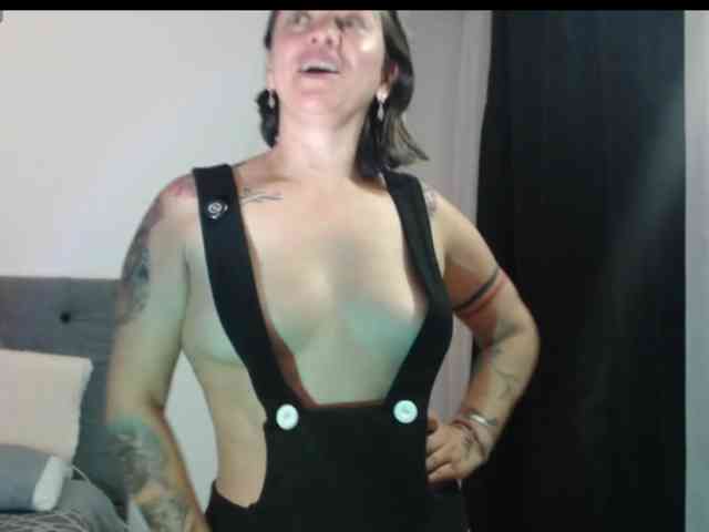 AdeleGreyhot webcam