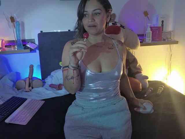 AdeleGreyhot webcam