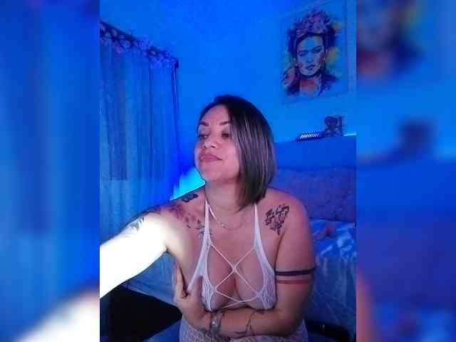 AdeleGreyhot webcam
