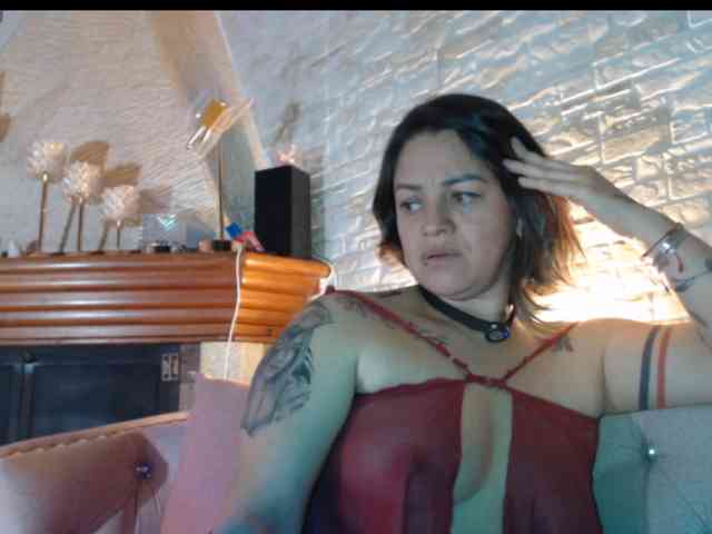 AdeleGreyhot's webcam live show