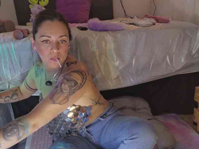 AdeleGreyhot webcam