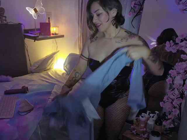AdeleGreyhot webcam