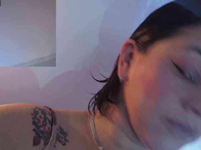 AdeleGreyhot webcam